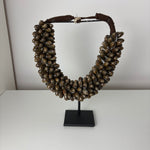 MeeGlam - brown - ornament op standaard
